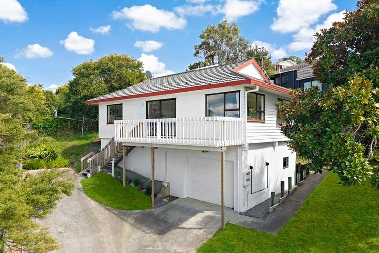 Photo of property in 2/16 Kupari Place, Totara Vale, Auckland, 0629