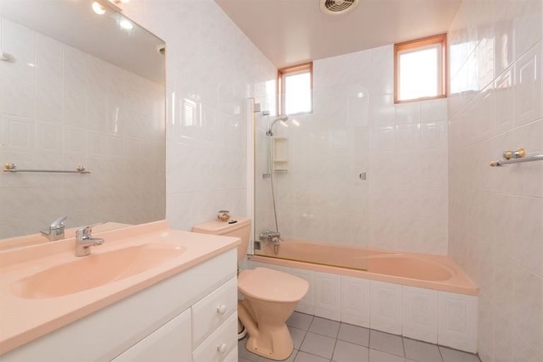 Photo of property in 12 Harlech Mews, Avonhead, Christchurch, 8042