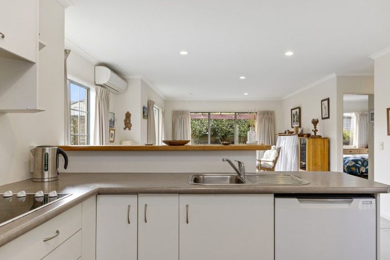 Photo of property in 35 Lakeridge Close, Rangatira Park, Taupo, 3330