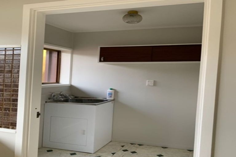 Photo of property in 2/48 Stanniland Street, Sunnyhills, Auckland, 2010