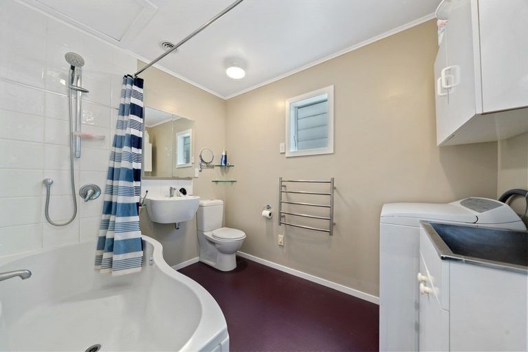 Photo of property in 16 Boyd Terrace, Newtown, Wellington, 6021
