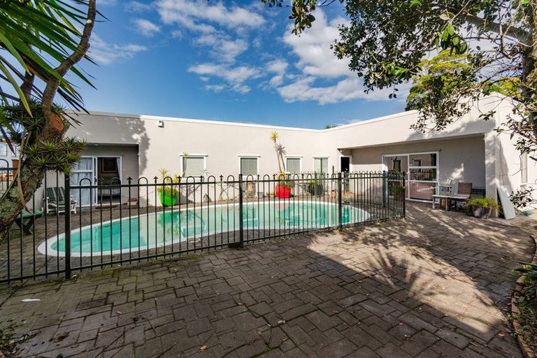 Photo of property in 14a Hinekohu Street, New Lynn, Auckland, 0600