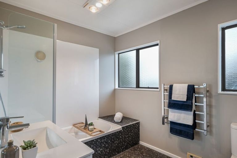 Photo of property in 11 Sunburst Court, Paraparaumu Beach, Paraparaumu, 5032