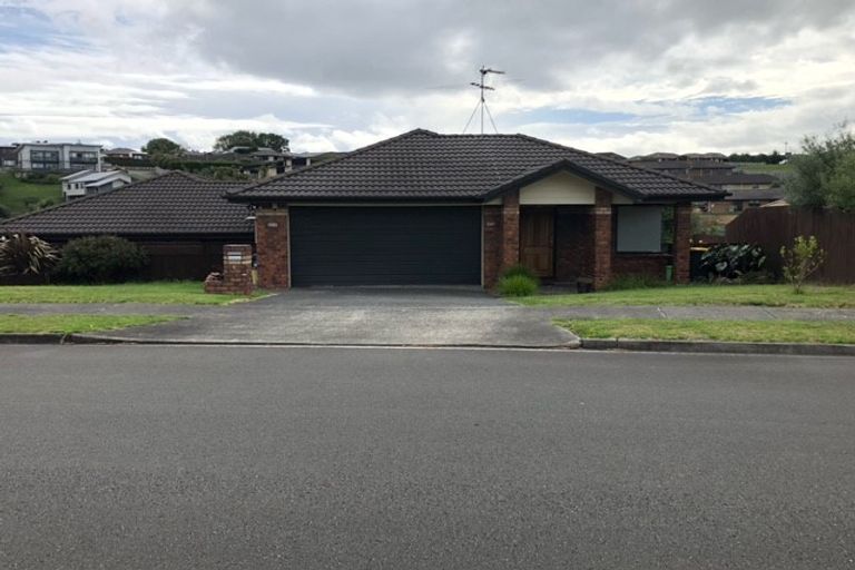 Photo of property in 11 Ina Ville Drive, Pukekohe, 2120
