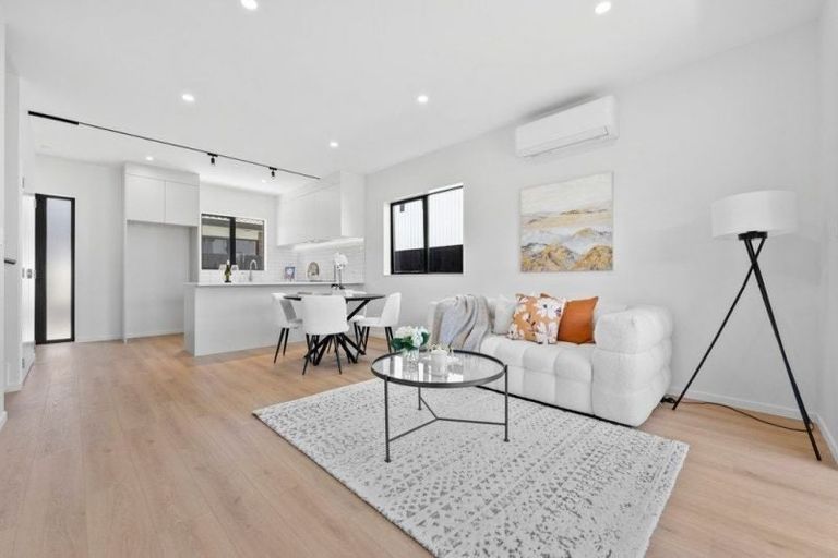 Photo of property in 4/18 Albert Road, Kelston, Auckland, 0602