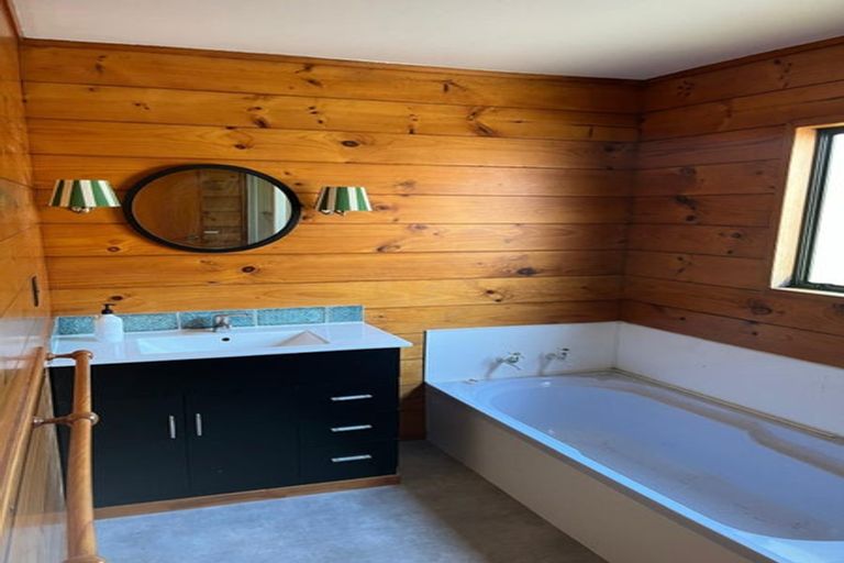 Photo of property in 3/8a Alma Street, Te Atatu South, Auckland, 0610
