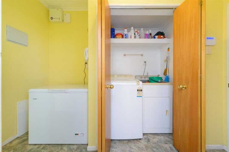 Photo of property in 20 Ross Street, Marton, 4710