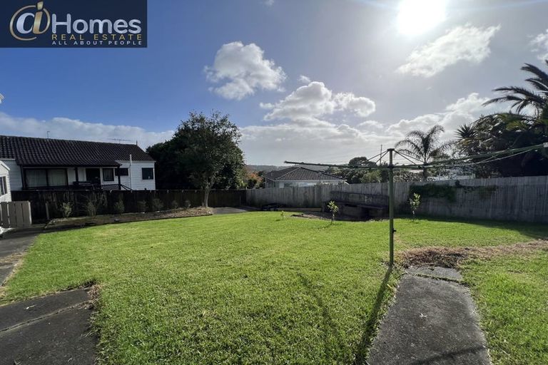 Photo of property in 15 Meadowood Drive, Unsworth Heights, Auckland, 0632