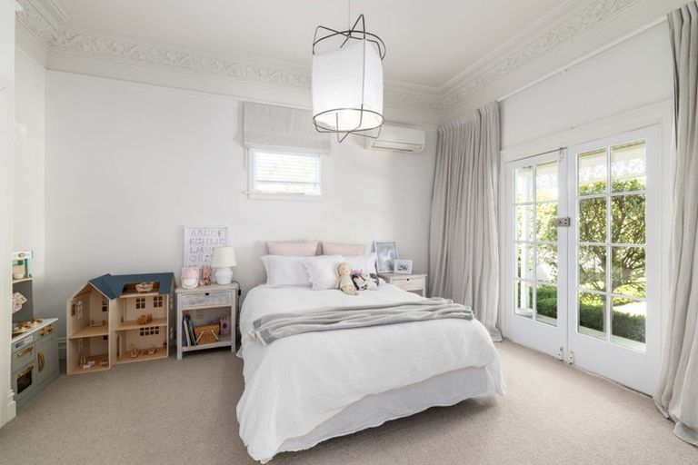 Photo of property in 33 Hawkesbury Avenue, St Albans, Christchurch, 8014