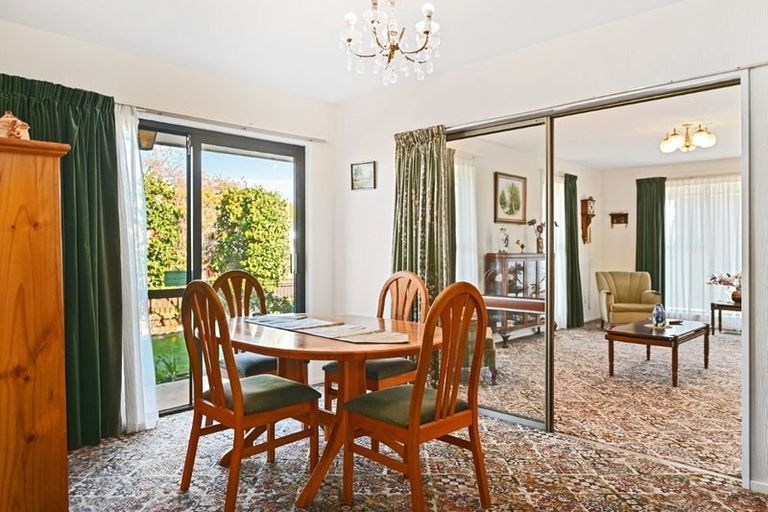 Photo of property in 40 Ambleside Drive, Burnside, Christchurch, 8053
