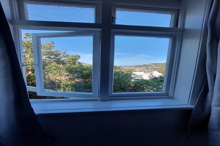 Photo of property in 70 Melbourne Road, Island Bay, Wellington, 6023