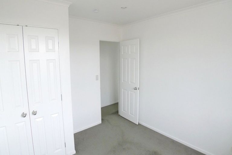 Photo of property in 9 Plumstead Rise, Glen Eden, Auckland, 0602