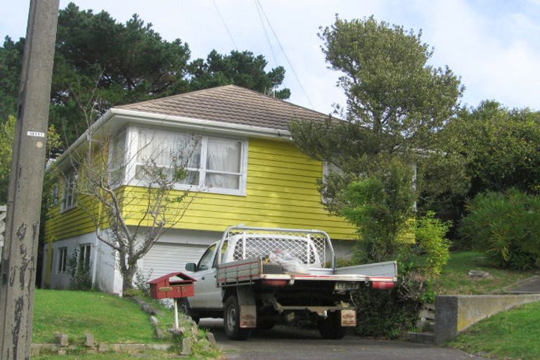 Photo of property in 75 Larsen Crescent, Tawa, Wellington, 5028