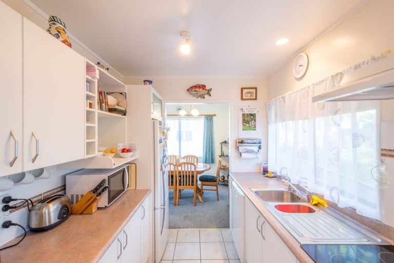 Photo of property in 1/17 Orchid Place, Te Atatu South, Auckland, 0610