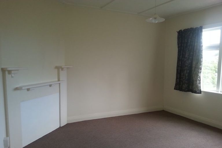 Photo of property in 18 Garden Road, Northland, Wellington, 6012