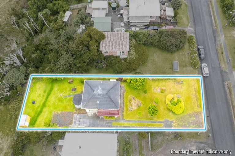 Photo of property in 60 Bays Road, Orere Point, Papakura, 2585