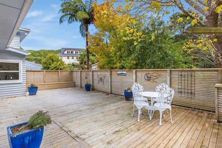 Photo of property in 1 Julia Place, Tawa, Wellington, 5028