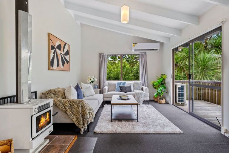 Photo of property in 2/19 Seaview Road, Glenfield, Auckland, 0629