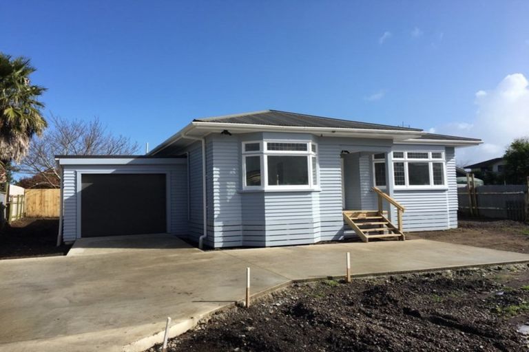 Photo of property in 18 Sandspit Road, Waiuku, 2123