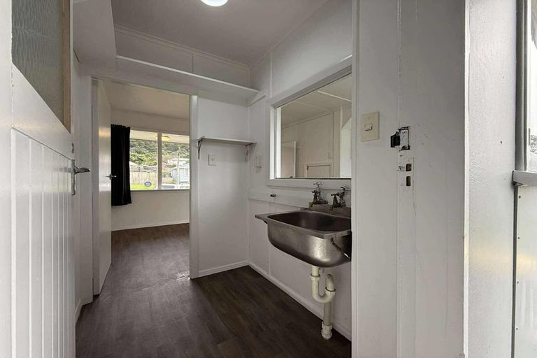 Photo of property in 9 Wainhouse Street, Stokes Valley, Lower Hutt, 5019