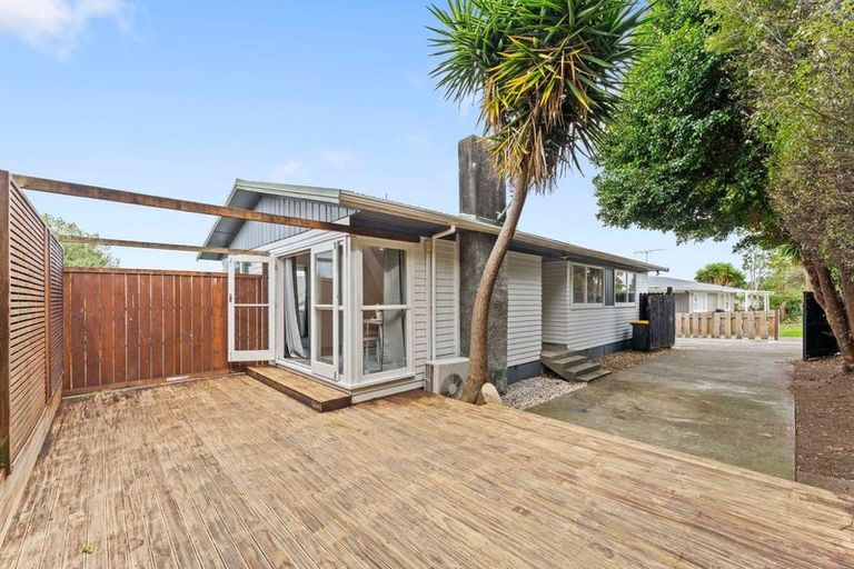 Photo of property in 21 Mcquarrie Avenue, Wattle Downs, Auckland, 2103