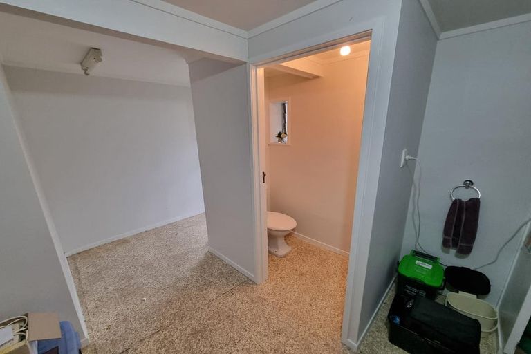 Photo of property in 1 Selwyn Crescent, Forrest Hill, Auckland, 0620