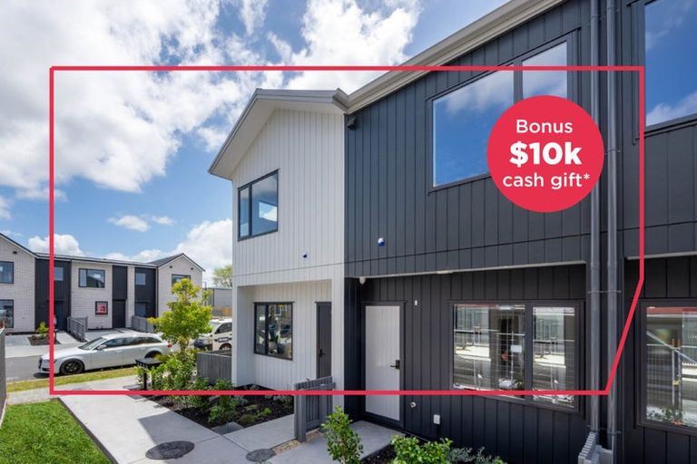 Photo of property in 2/17 Samuel Marsden Place, Whenuapai, 0618