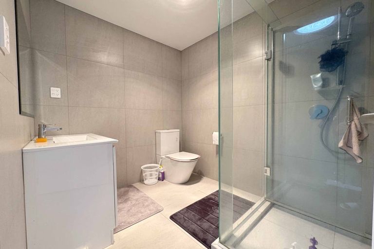Photo of property in 6c Buisson Glade, West Harbour, Auckland, 0618