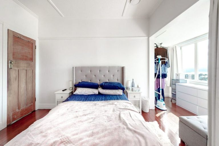 Photo of property in 4 Raroa Crescent, Northland, Wellington, 6012