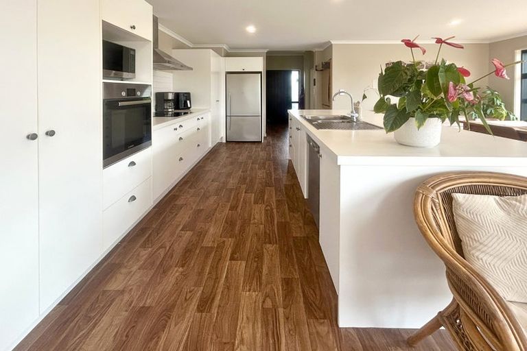 Photo of property in 15 Rainey Crescent, Papamoa Beach, Papamoa, 3118