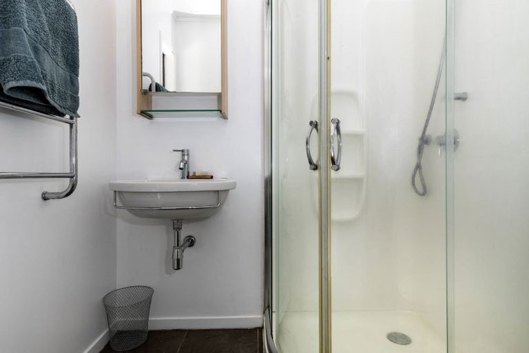 Photo of property in 9 Geoffrey Road, Torbay, Auckland, 0630