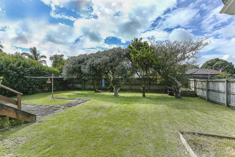 Photo of property in 74 Neil Avenue, Te Atatu Peninsula, Auckland, 0610