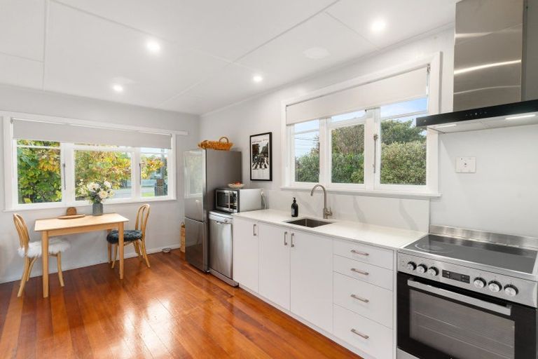 Photo of property in 77 Kent Street, Carterton, 5713