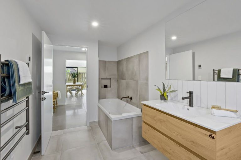 Photo of property in 21 Waterfowl Road, Jacks Point, Queenstown, 9371