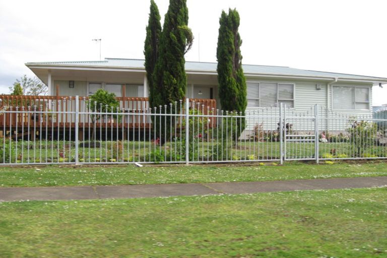 Photo of property in 1 Kelburn Lane, Mangere, Auckland, 2022