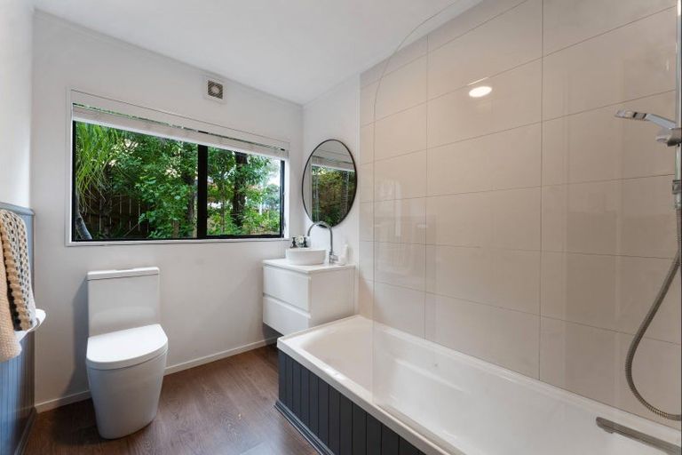 Photo of property in 3/57 Pupuke Road, Birkenhead, Auckland, 0627