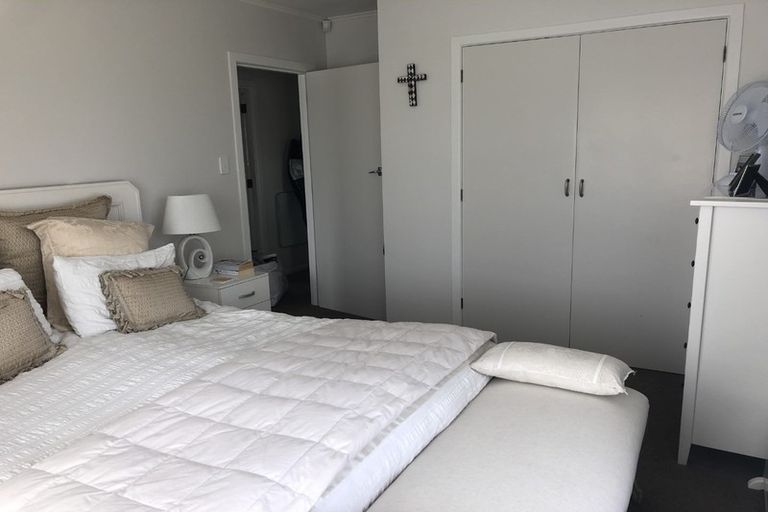 Photo of property in 2/159 Carlisle Road, Northcross, Auckland, 0632