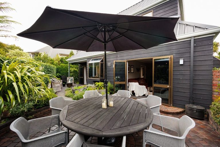 Photo of property in 8 Caccia Birch Lane, Hokowhitu, Palmerston North, 4410