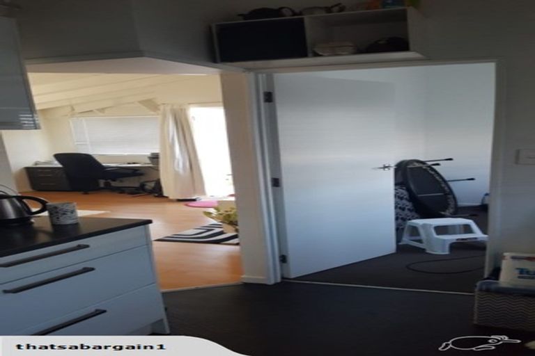 Photo of property in 18/125u Queens Drive, Lyall Bay, Wellington, 6022