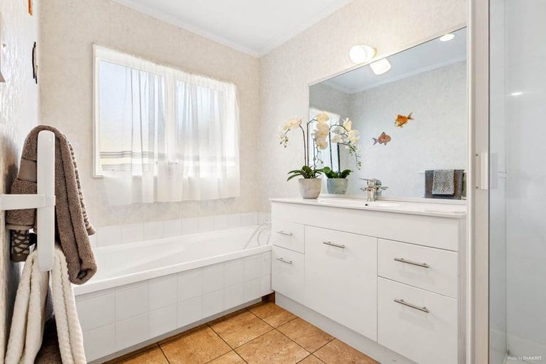 Photo of property in 2/32 Kilimanjaro Drive, Northpark, Auckland, 2013