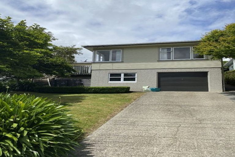Photo of property in 11 Huia Street, Tawa, Wellington, 5028