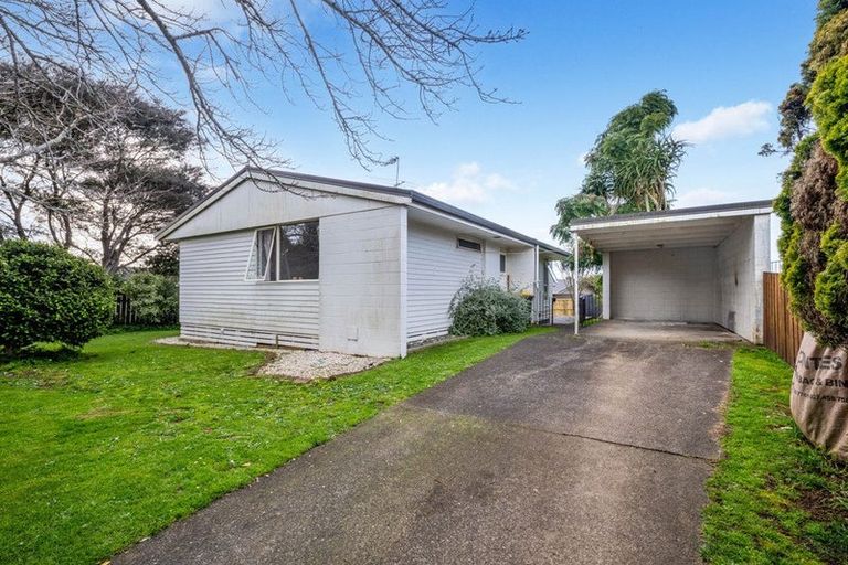 Photo of property in 8 Tawa Place, Waiuku, 2123