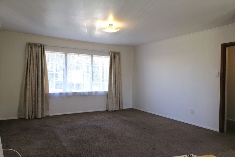 Photo of property in 37 Stewart Drive, Newlands, Wellington, 6037