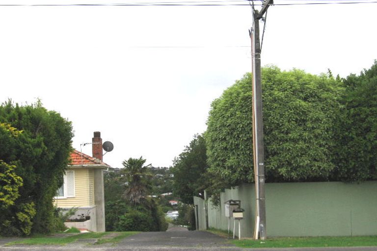 Photo of property in 129 Ocean Road, Hillcrest, Auckland, 0627