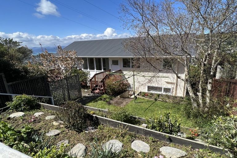 Photo of property in 12 Admiralty Street, Crofton Downs, Wellington, 6035