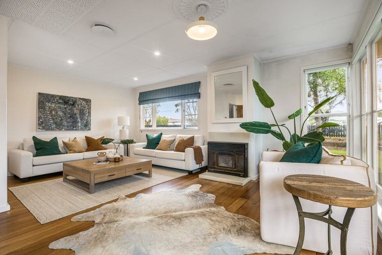 Photo of property in 33 Muir Avenue, Mangere Bridge, Auckland, 2022