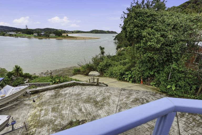 Photo of property in 16 Bush Point Road, Cable Bay, 0420