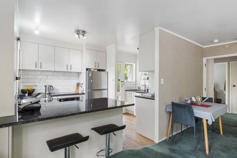 Photo of property in 1/10 Halder Place, Torbay, Auckland, 0632