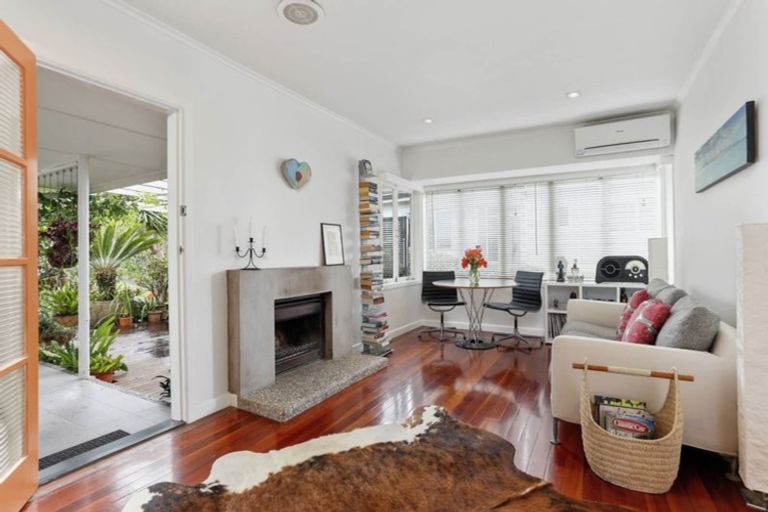 Photo of property in 26 Peter Terrace, Castor Bay, Auckland, 0620