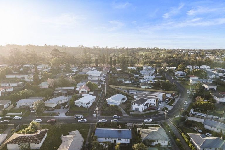 Photo of property in 22 Sarona Avenue, Glen Eden, Auckland, 0602